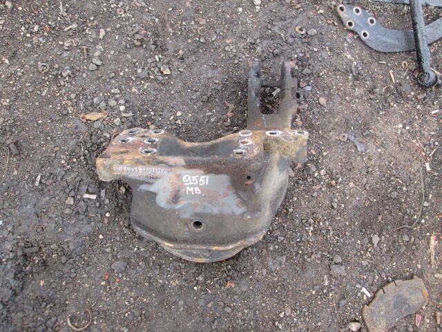 Кронштейн пневмпоподушки левый Мерседес актрос MP1 9423270241
